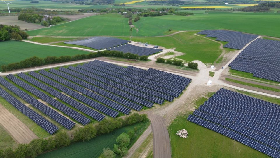 Aftale om 88.000 solpaneler sparer energiselskab en halv million kroner